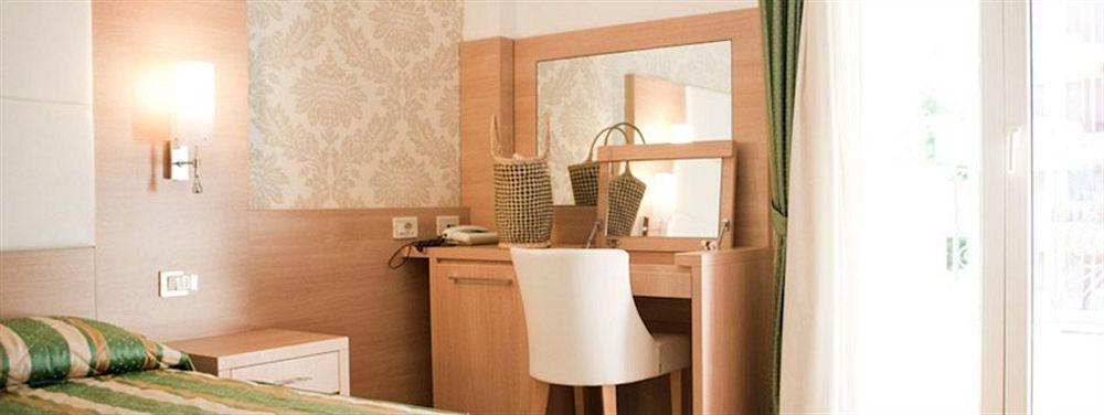 Hotel Michelangelo Белариа-Игеа Марина Екстериор снимка