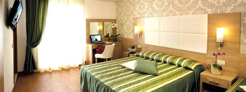 Hotel Michelangelo Белариа-Игеа Марина Екстериор снимка