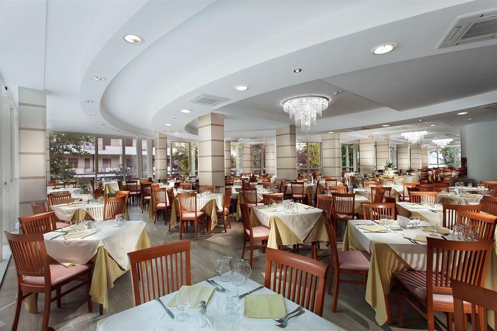 Hotel Michelangelo Белариа-Игеа Марина Екстериор снимка