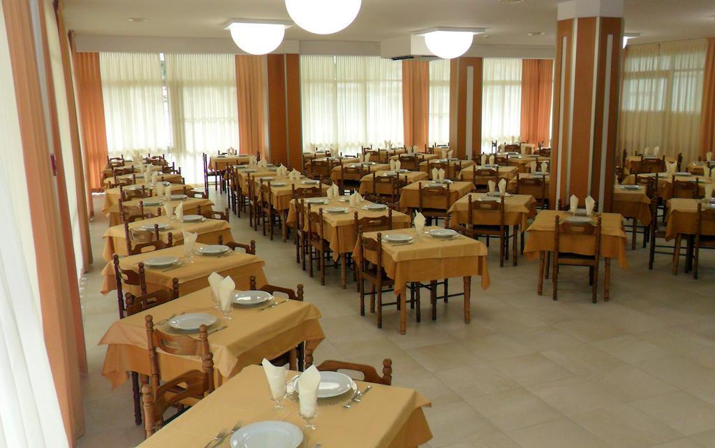 Hotel Michelangelo Белариа-Игеа Марина Екстериор снимка